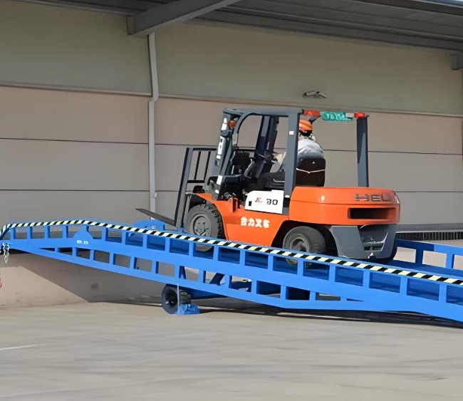 武冈移动式卸货平台（叉车用）